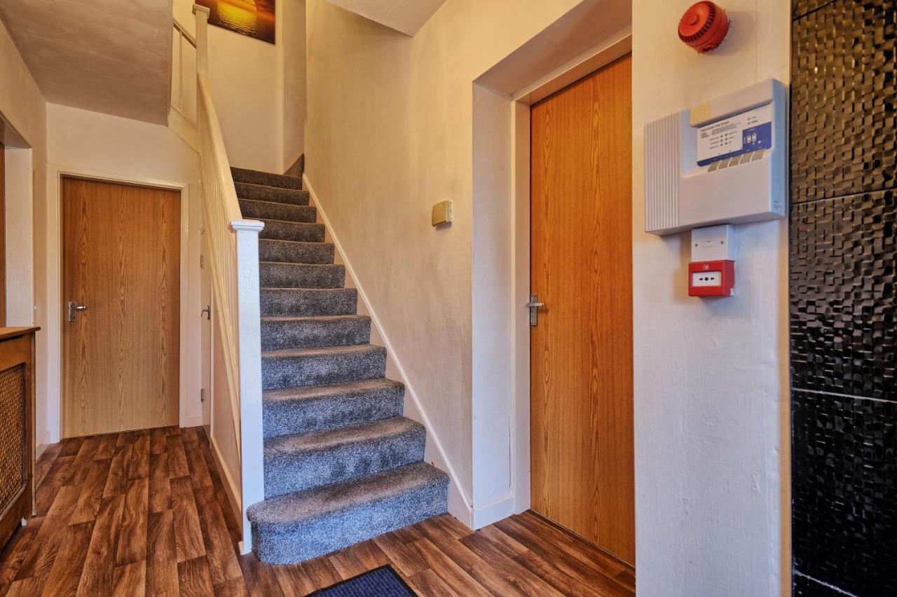 Upton Village Guest House バーケンヘッド エクステリア 写真